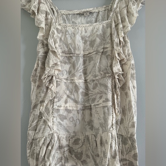 Vintage Lucky brand ruffled floral t-shirt with square neckline. - Picture 5 of 9